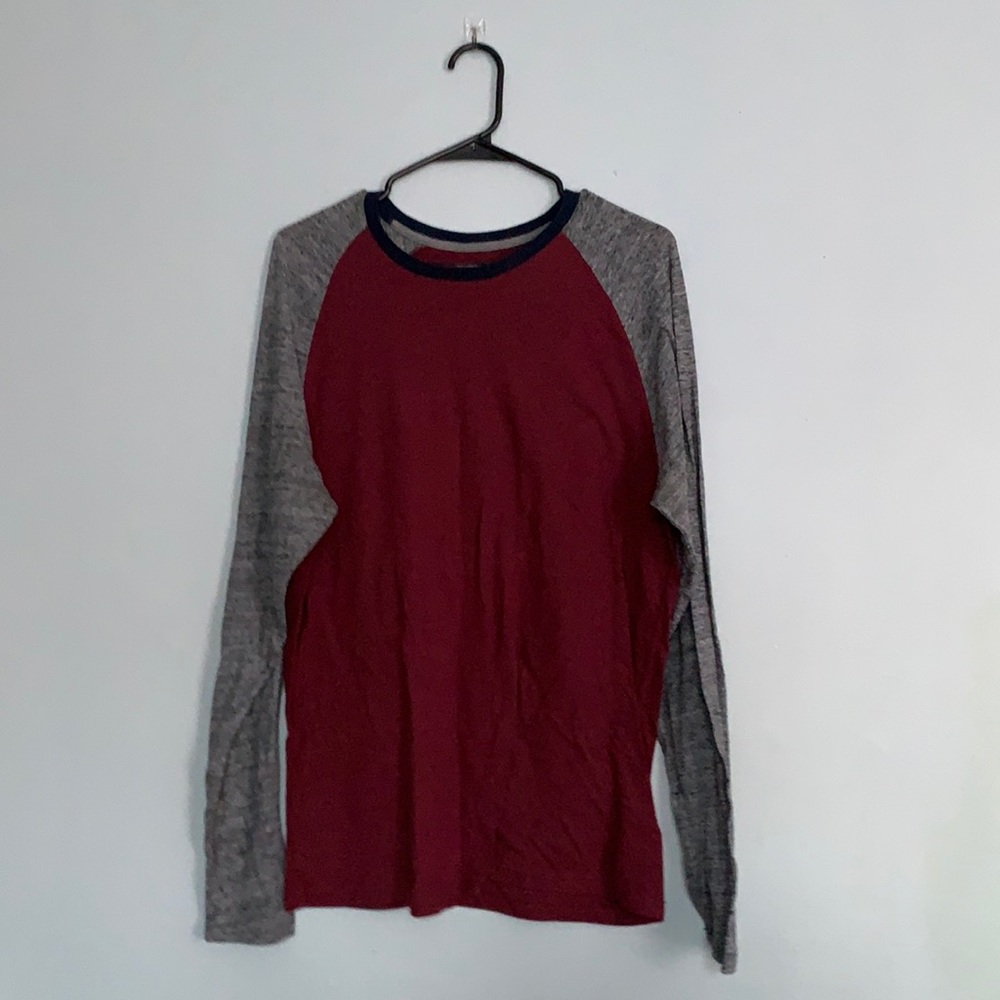 Old Navy burgundy raglan t-shirt